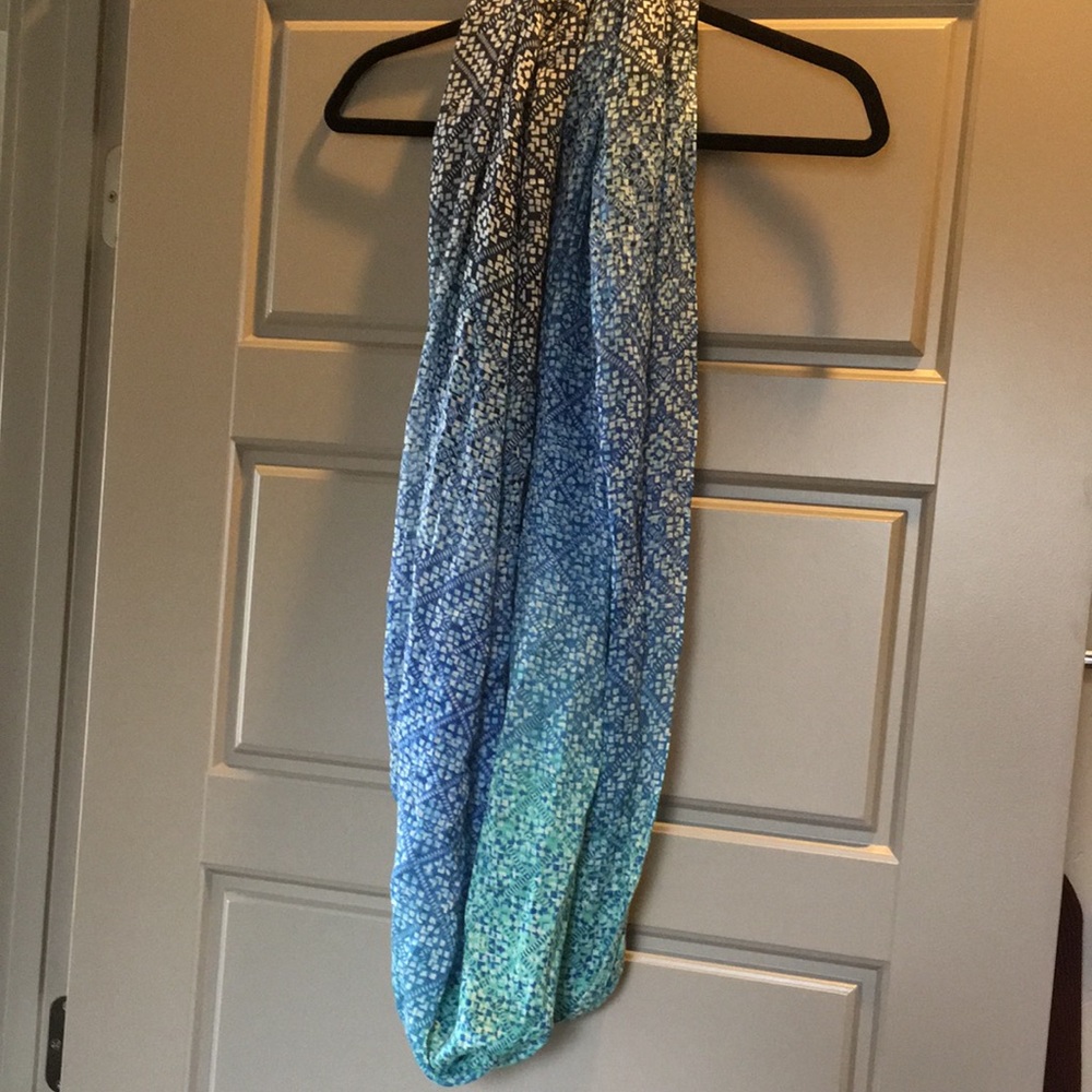 Women’s scarf
